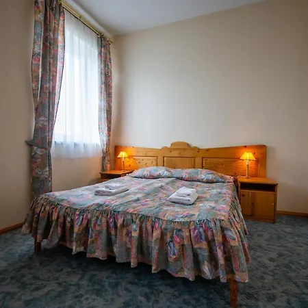 Lookese Hotel *